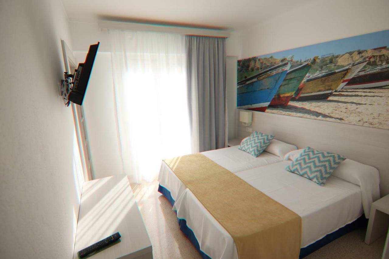 Hostal Cala Ratjada Exterior photo